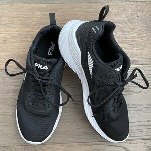 Fila Trazoros Energized 2 Athletic Lo Cut Lace Up Sneakers Black + White Sz 9